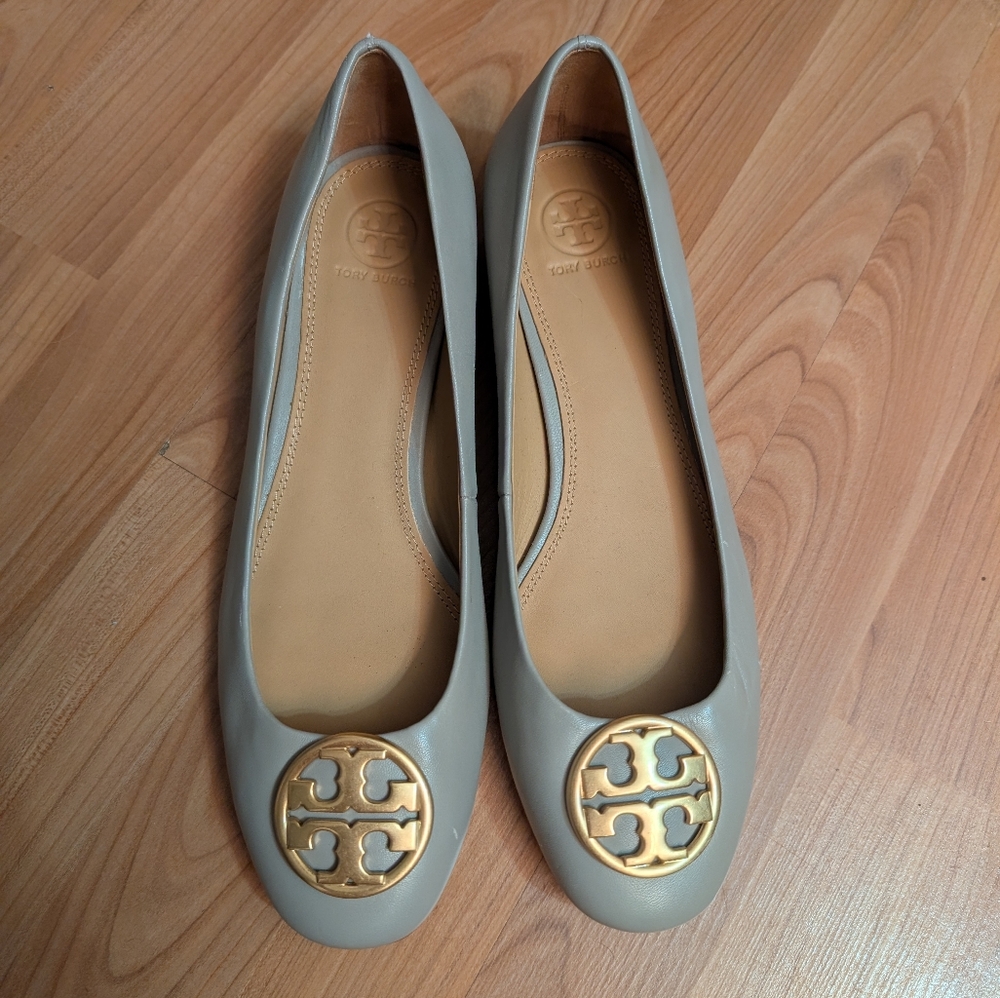 Tory Burch Women's Beige Flats with Gold Logo